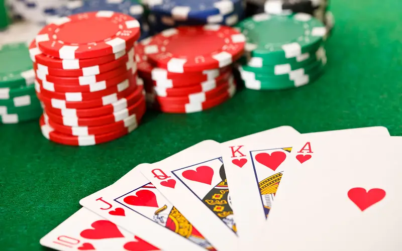 Lợi Ích Khi Chơi Poker Tại Cwin